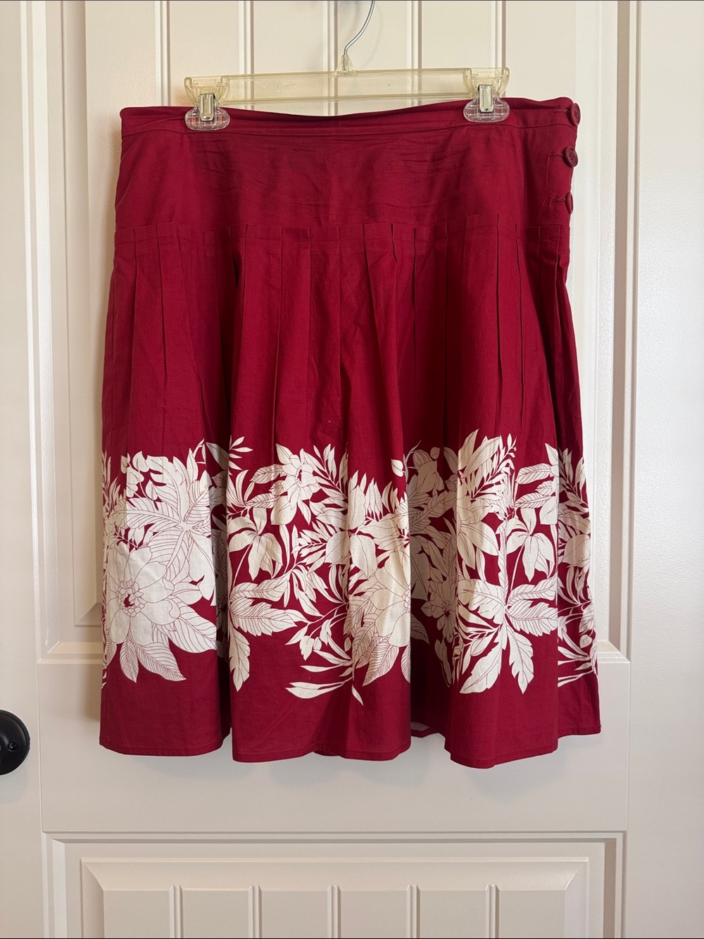 BCBGMaxAzria Red and White A-Line Skirt